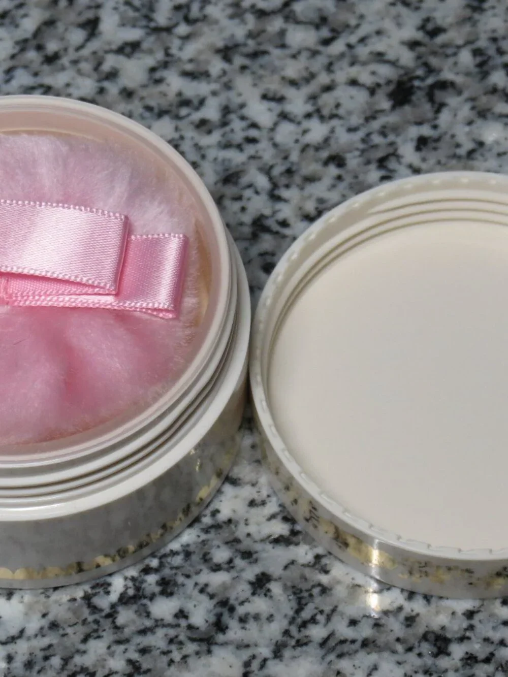 NEW Pretty Vulgar The Powder Room 147 Matte About It Translucent  Setting Powder